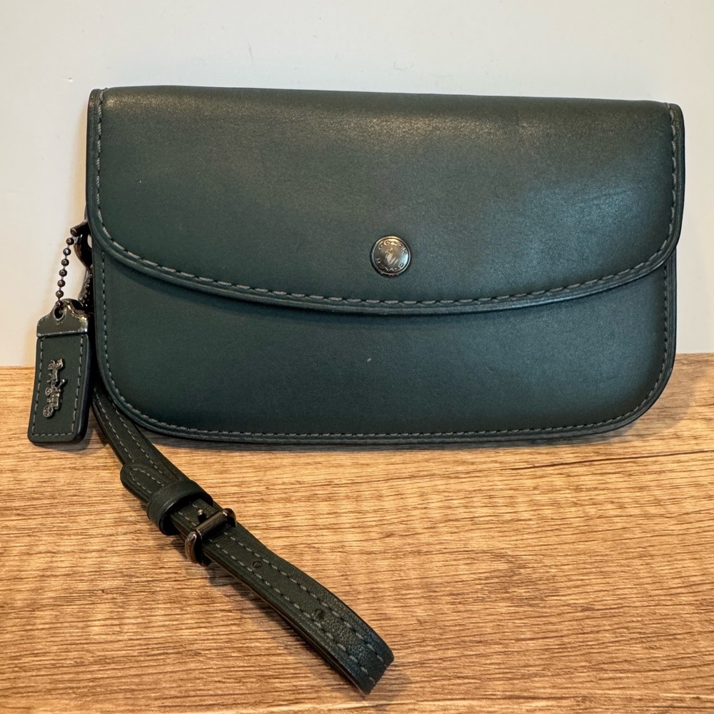 Coach Green Leather Wristlet Clutch with Strap